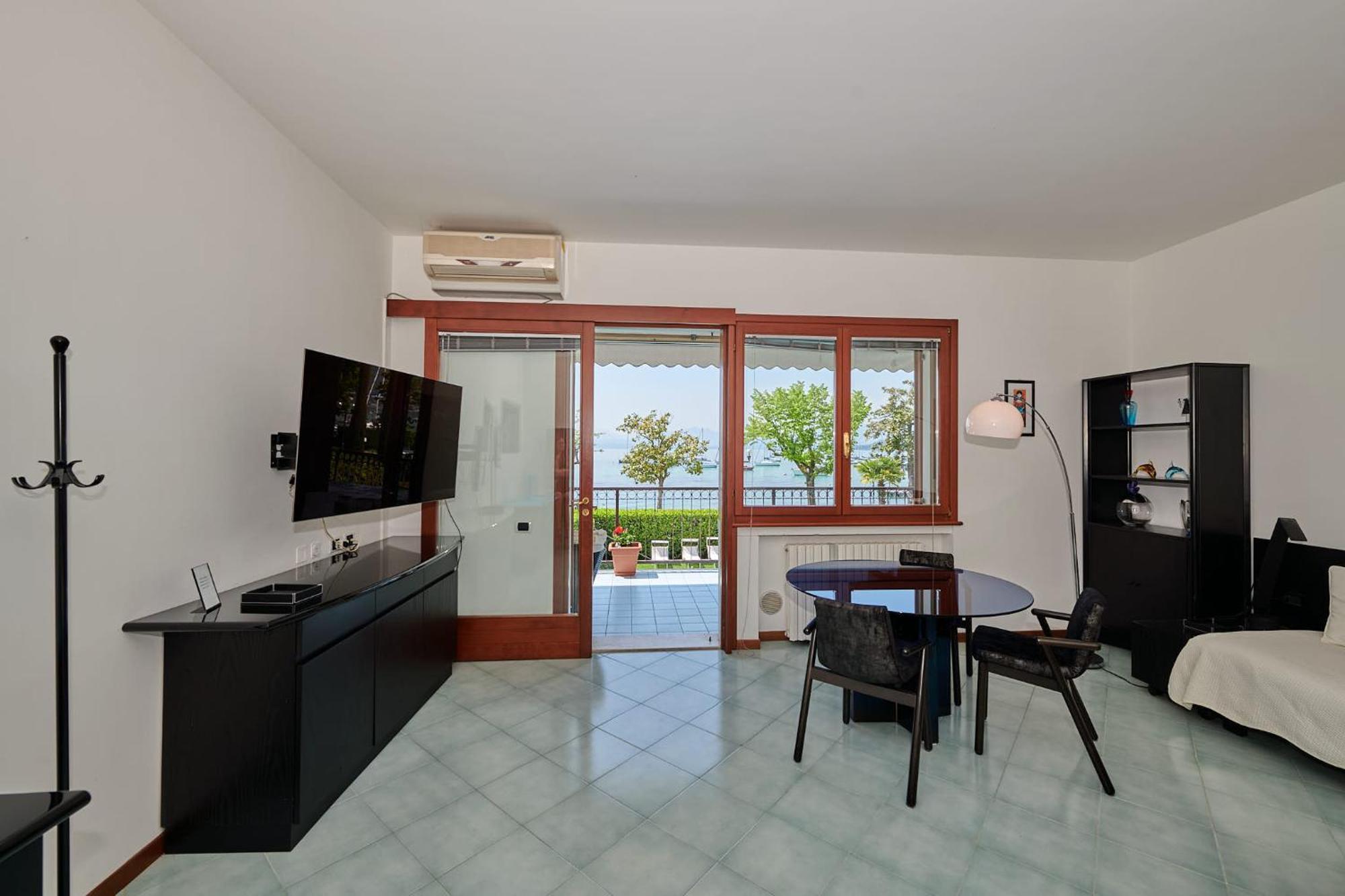 Apartments Rainer - Front Lake Бардолино Экстерьер фото