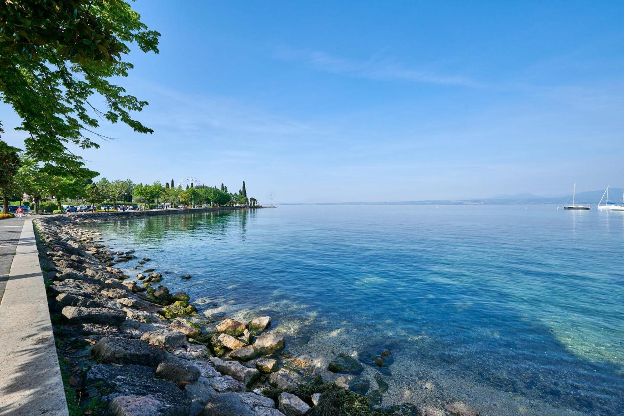 Apartments Rainer - Front Lake Бардолино Экстерьер фото