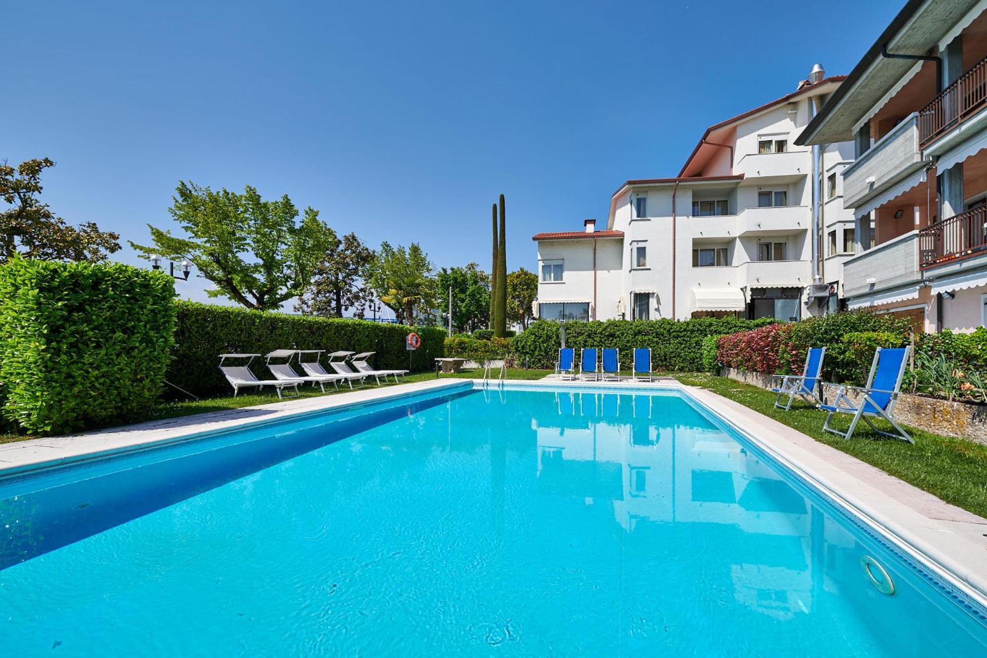 Apartments Rainer - Front Lake Бардолино Экстерьер фото