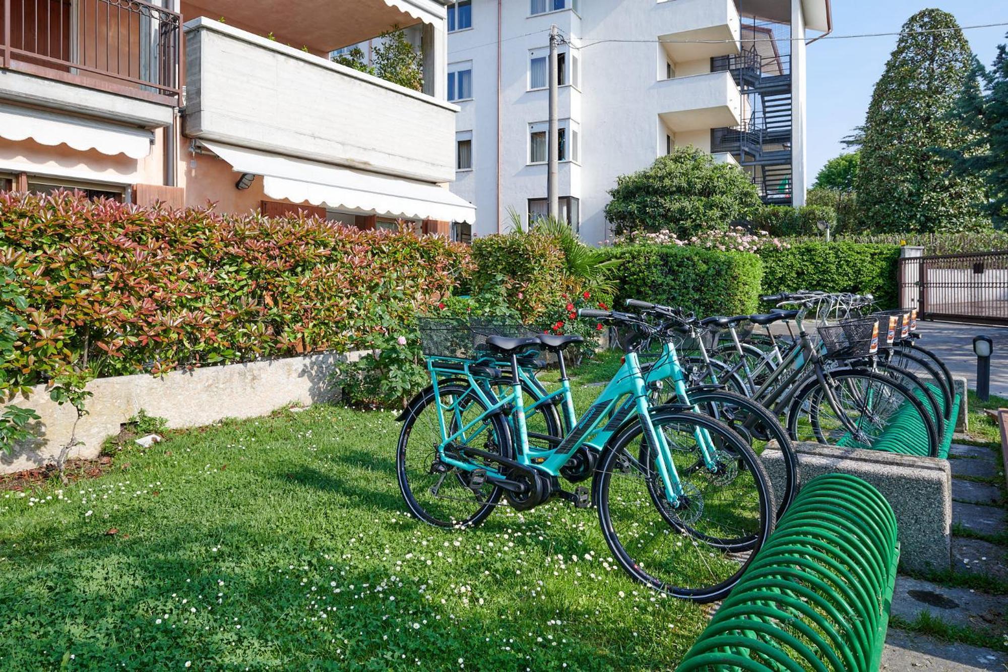 Apartments Rainer - Front Lake Бардолино Экстерьер фото